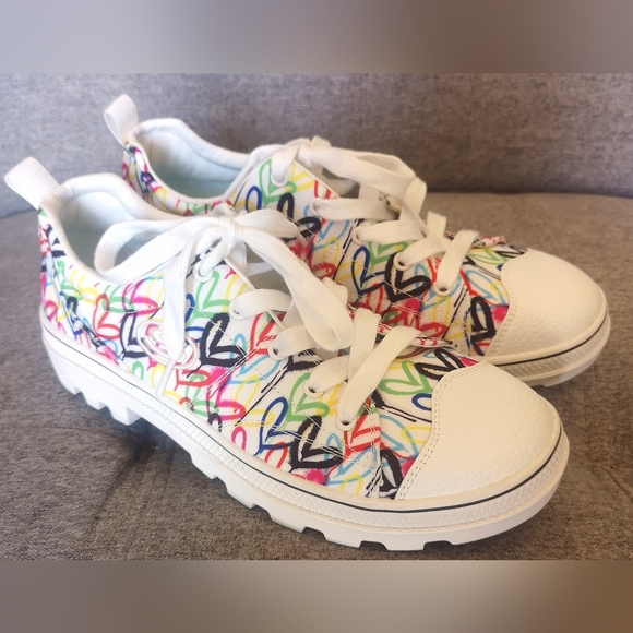 NWOT Skechers shoes with hearts - Picture 1 of 11